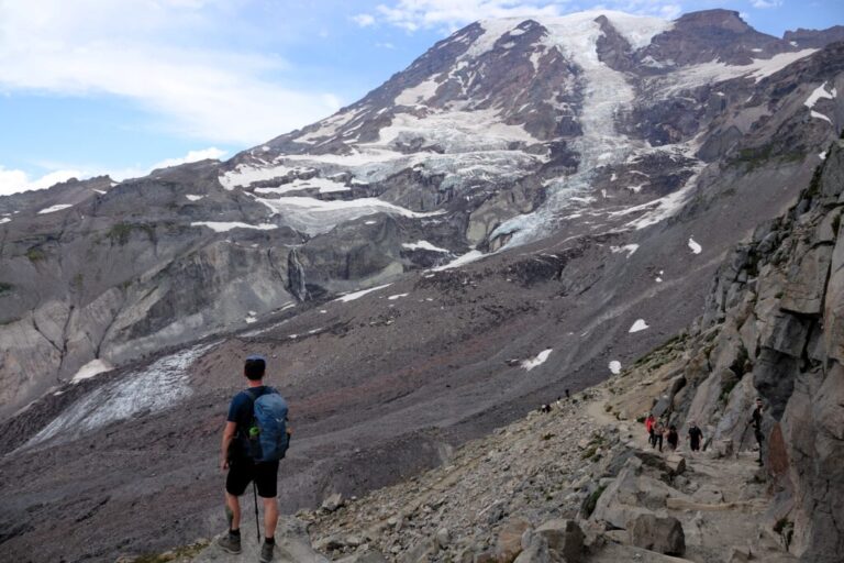 nisqually glacier und mount rainier