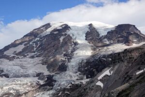 mount rainier vom pebble creek aus betrachtet