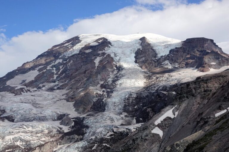 mount rainier vom pebble creek aus betrachtet
